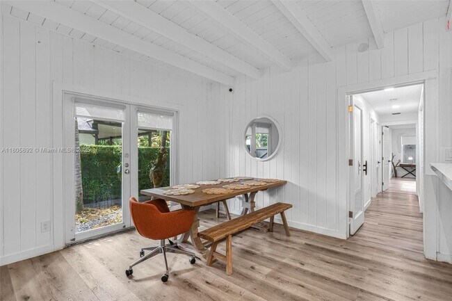 Building Photo - 6830 SW 69th Ave