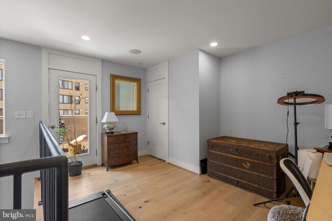 Building Photo - 3035 15th St NW