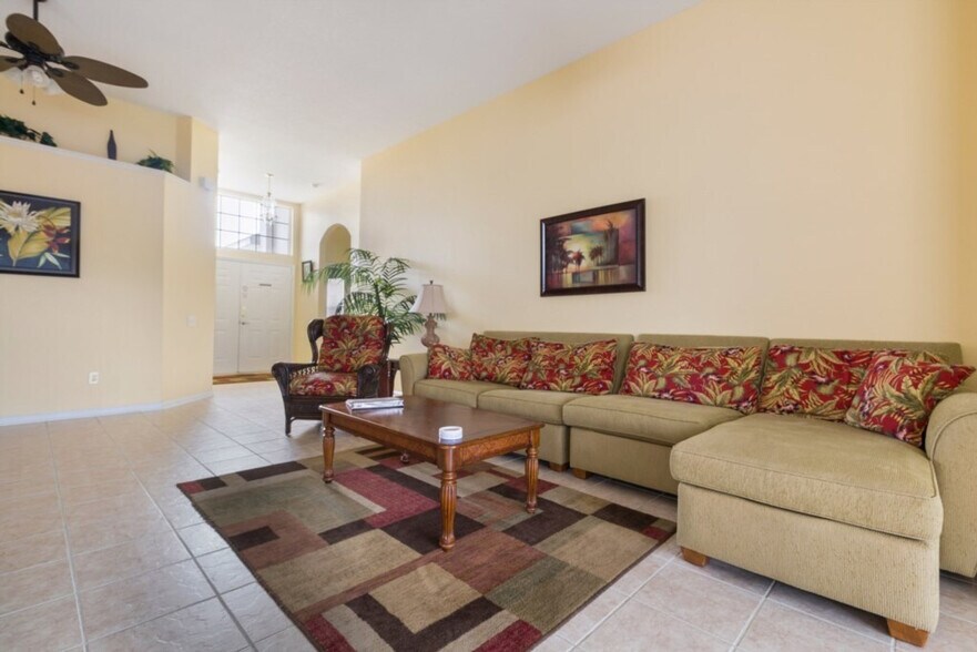 Building Photo - 8171 Fan Palm Way