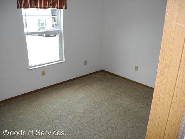 Building Photo - 609 E Campus Dr