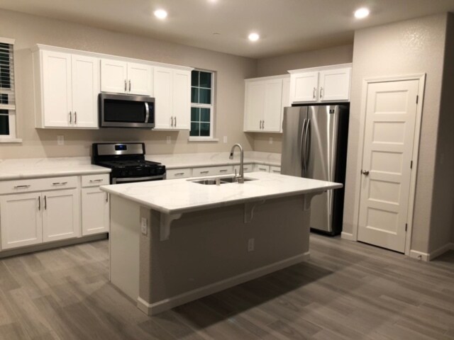 Kitchen (Shaker Style Cabinets) - 2809 Mabry Dr