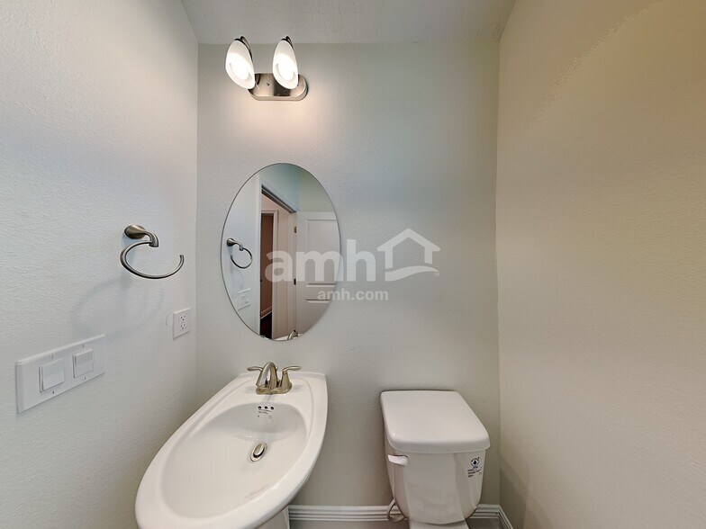 Building Photo - 815 Heavenly Dr