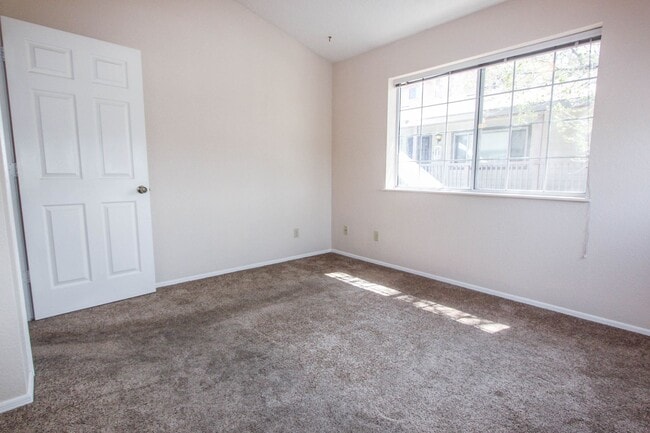 Building Photo - 415 S Alarcon St