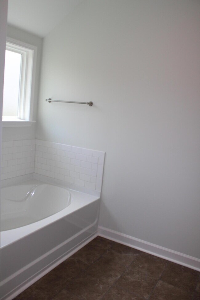 Building Photo - 921 Holbrook Dr