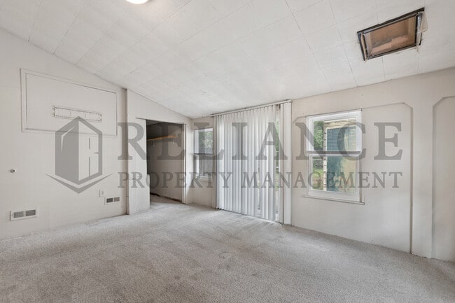 Building Photo - 719 S Glenn St