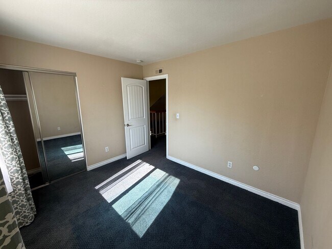 Building Photo - Gorgeous and Upgraded 4 Bed, 2.5 Bath Two-...