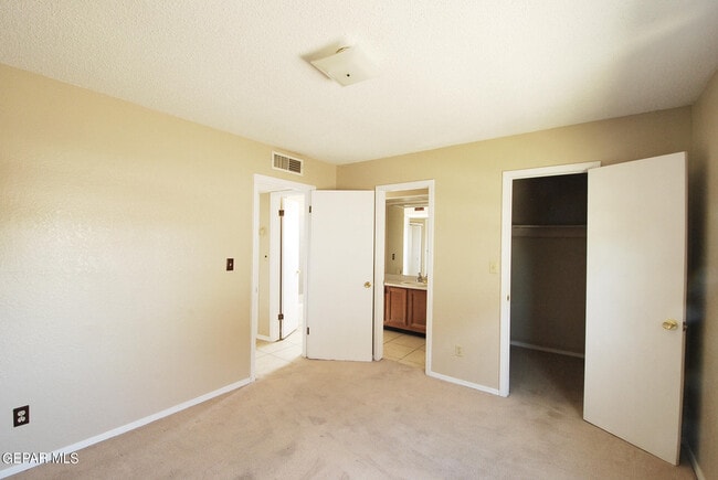 Building Photo - 216 Cutlass Dr