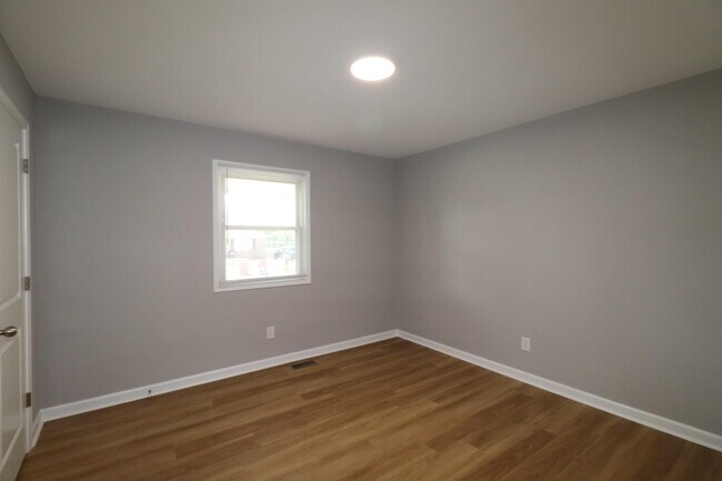 Building Photo - 115 Lynnwood Dr