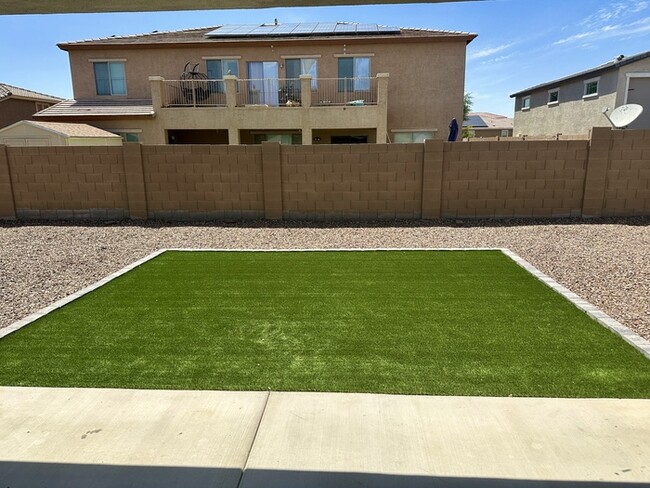 Building Photo - The 2 YEARS NEW 4 bedroom + 3 car garage r...