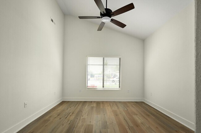 Building Photo - Twin Villa One Car Garage