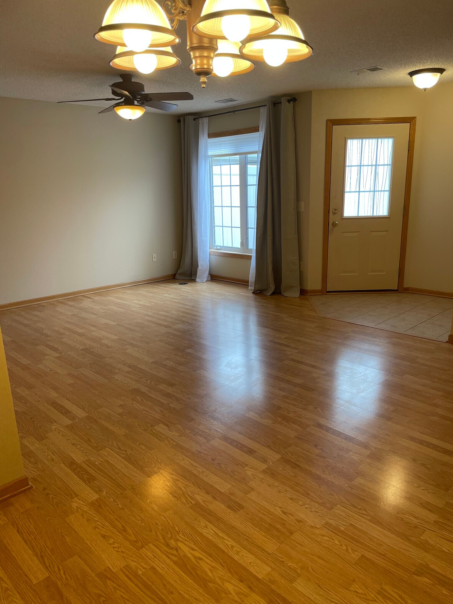 Building Photo - 1238 Larkspur Ln