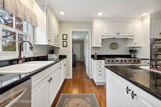 Building Photo - 24 Ashbury Ln