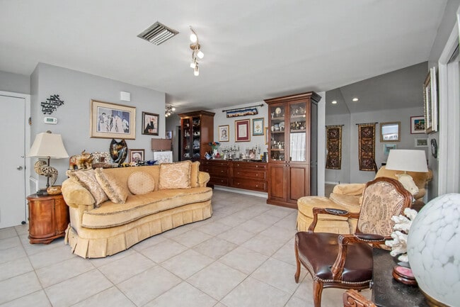 Building Photo - 7678 Solimar Cir