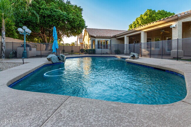 Building Photo - 6401 W Orchid Ln