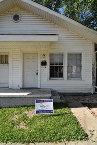 Building Photo - 1 Bedroom Duplex with Lots of Updates!