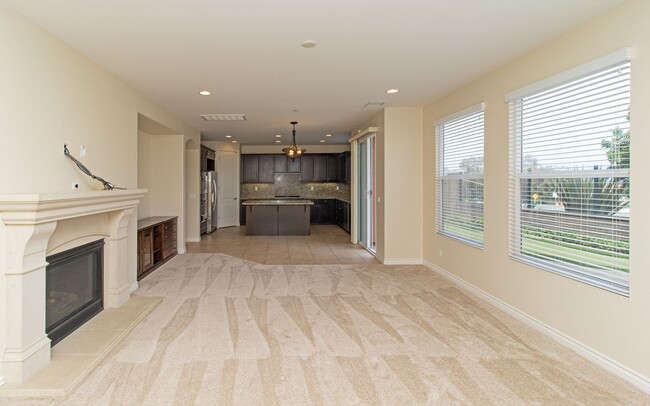 Building Photo - Beautiful Large Spacious Carlsbad Home wit...