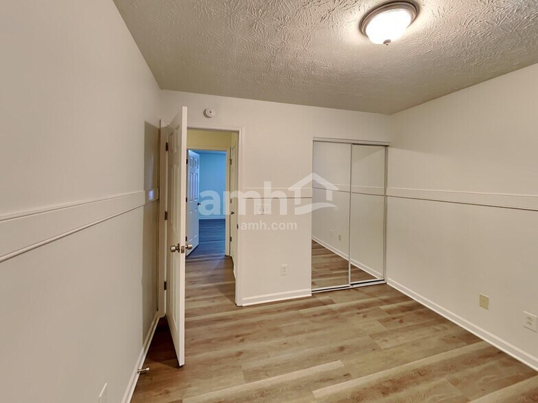 Building Photo - 135 Oak Grove Pl