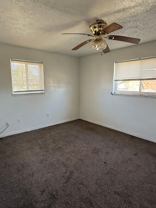 Building Photo - 3bd Townhome Warrensville Section 8