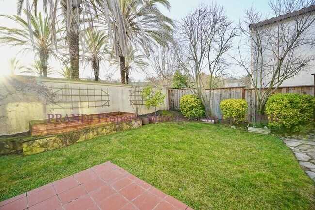 Building Photo - 14 Pizarro Ave