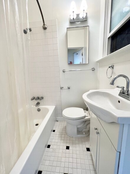 Building Photo - 711 Leavenworth St