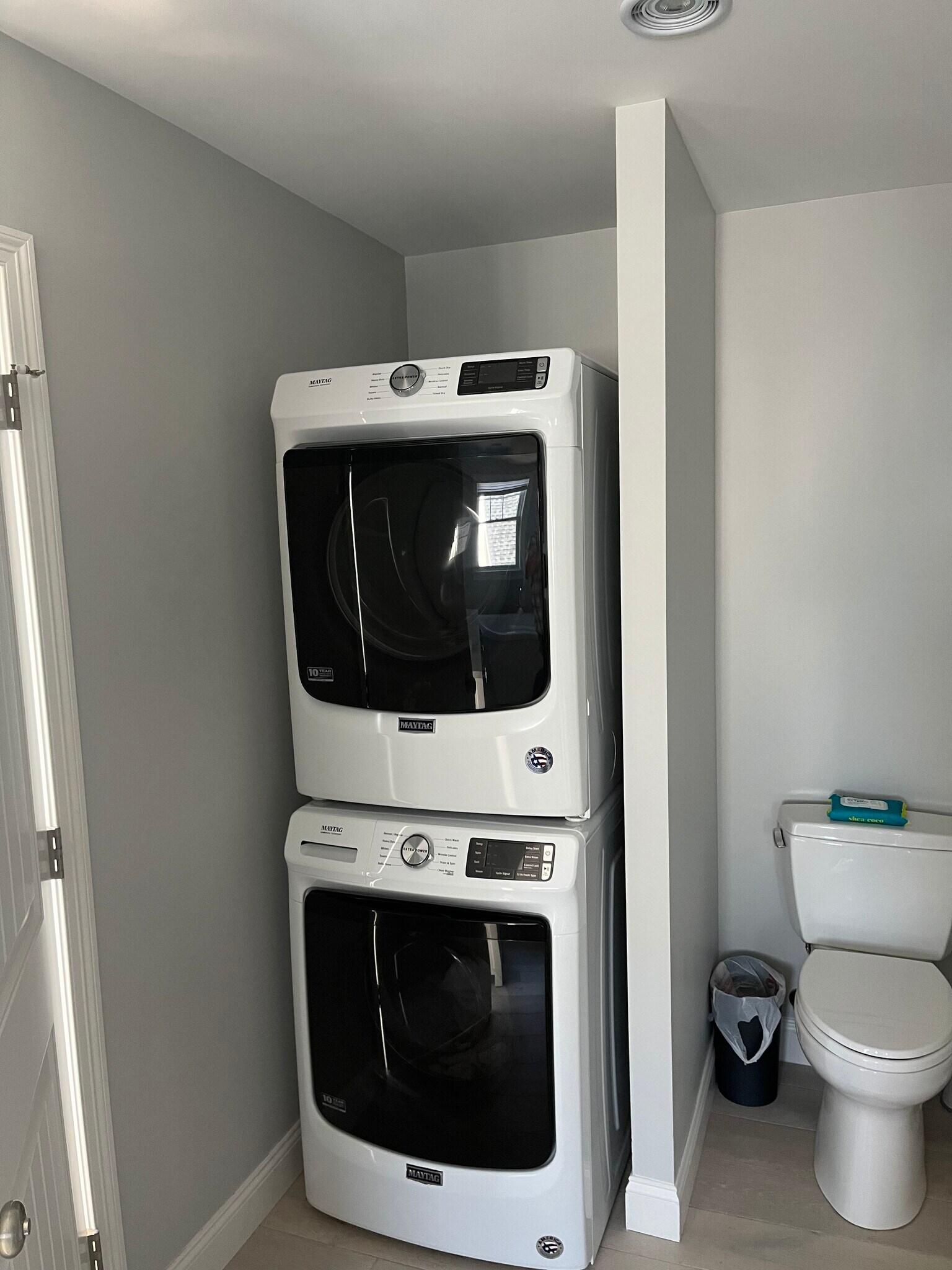 Building Photo - 2 1/2 Dumas Ave