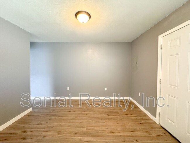 Building Photo - 7760A N Coronet Court