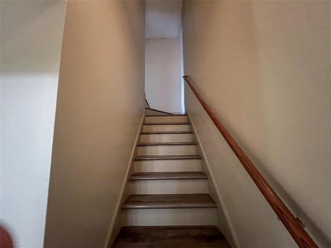 Building Photo - 7206 Creekside Dr