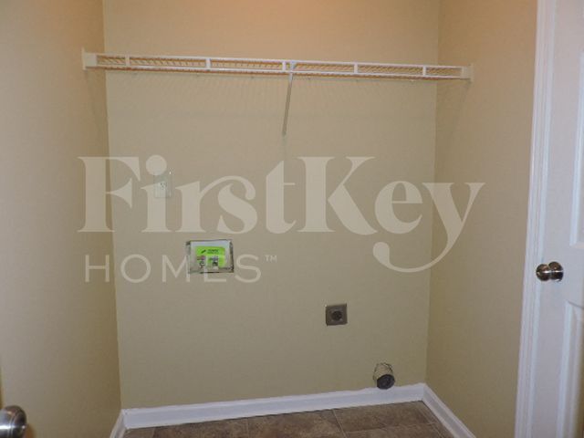 Building Photo - 9329 Barrow Dr