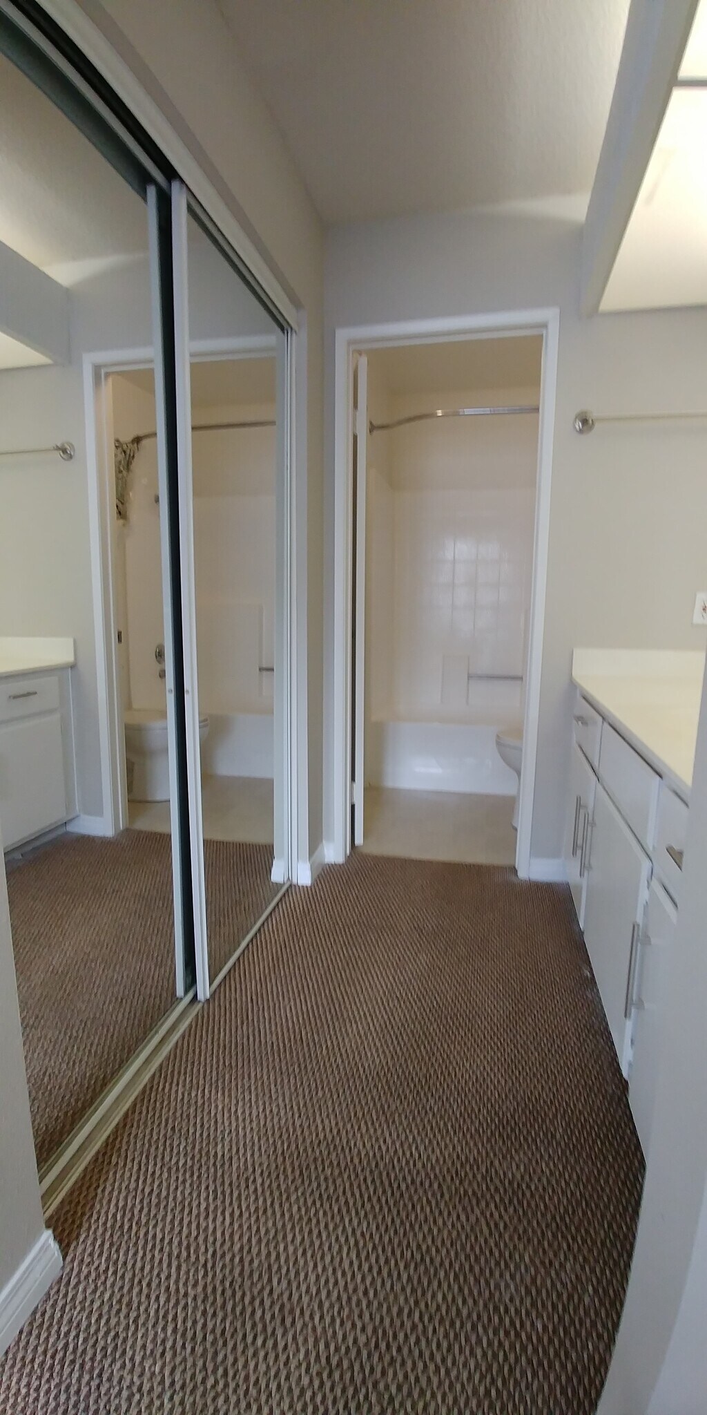 Vanity and mirror wardrobe. - 10 Abrigo