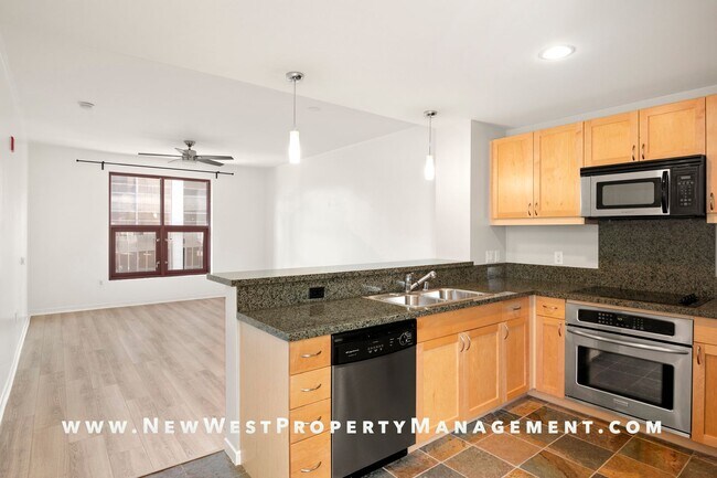 Building Photo - Spacious East Village Penthouse Studio at Metrome! Small Pet Ok! 1 Parking Space Included!