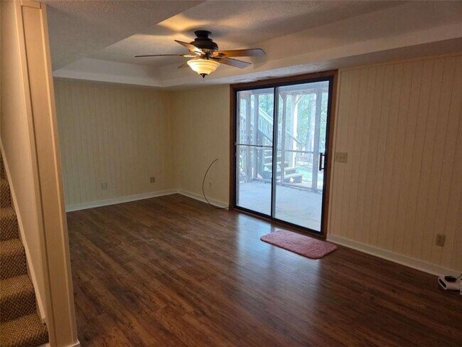 Building Photo - 984 Overlook Dr