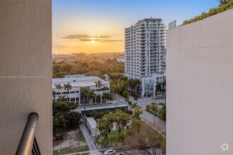 Building Photo - 1756 N Bayshore Dr
