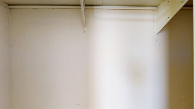 Building Photo - 904 University Oaks Blvd