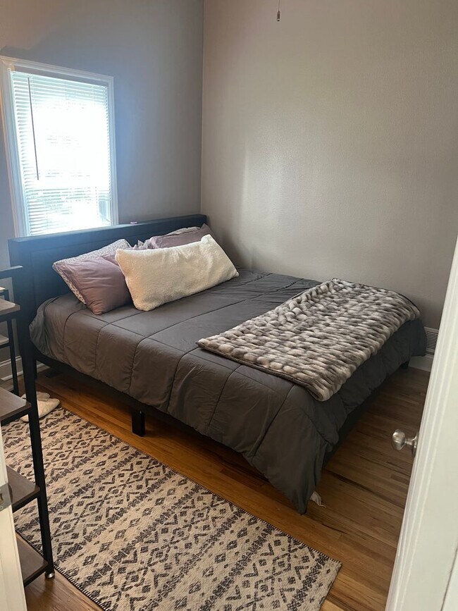 Building Photo - 205 8th Ave NW