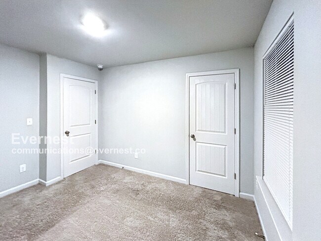 Building Photo - 3 Bed/2.5 Bath Home with Garage / Pet-Friendly / Coming Soon!