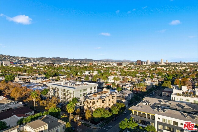 Building Photo - 462 S Maple Dr