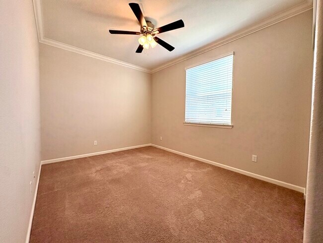 Building Photo - Beautiful 3 Bedroom, 2.5 Bathroom For Rent in West Roseville!