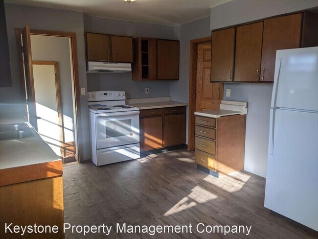 Building Photo - 3 br, 1.5 bath House - 1923 E. Court Street