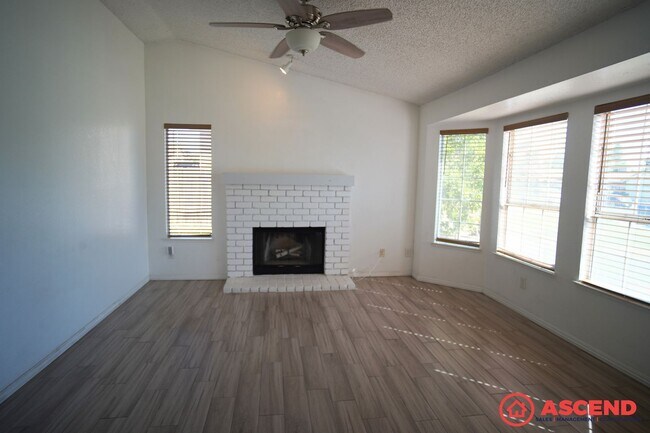 Building Photo - Cute Home in Southwest Bakersfield!