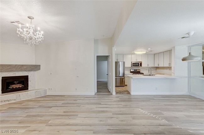 Building Photo - 2633 Durango Dr