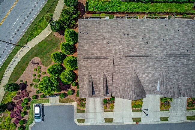 Building Photo - 1450 Edgebrook Ct NE