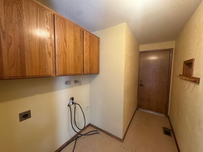 Building Photo - Charming 3 Bed, 3 Bath Home in Spokane Val...