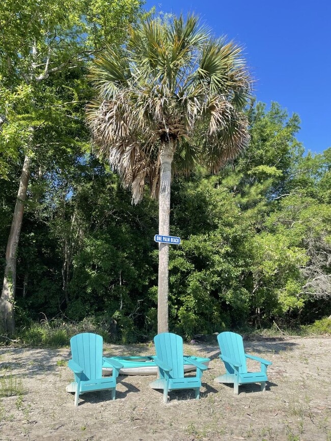 Building Photo - Riverfront Living with Private Boat Launch