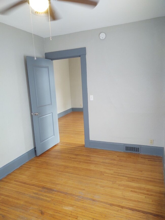 Building Photo - 611 N Perry St