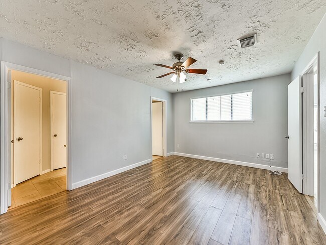 Building Photo - 21335 Park Mt Dr