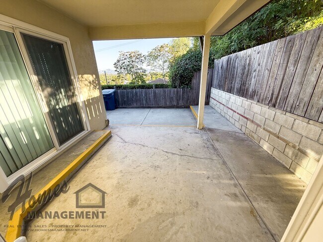 Building Photo - Homes Management - 2 Bed, 1.5 Bath Duplex ...