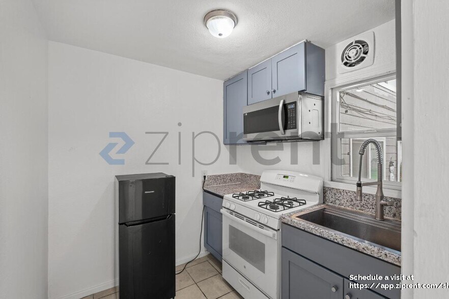 Building Photo - 1323 Monterey Ave