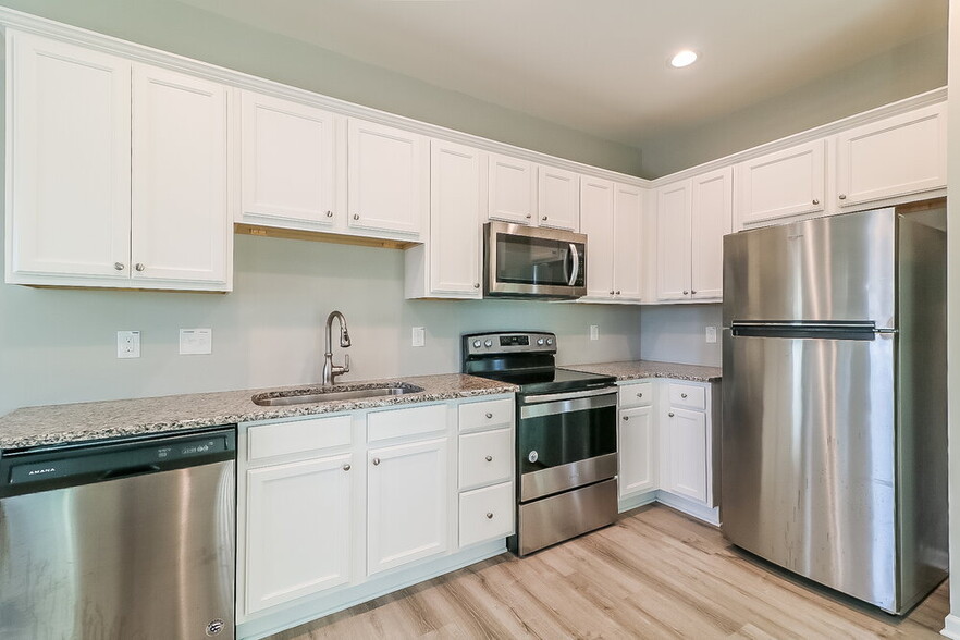 Building Photo - 167 E Wilson St