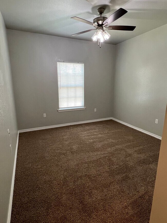 Building Photo - 113 Village N