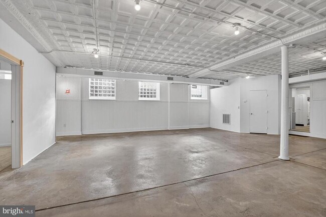 Building Photo - 2512 E Lehigh Ave